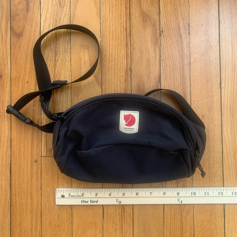FJÄLLRÄVEN Black Crossbody Bag - Picture 2 of 4